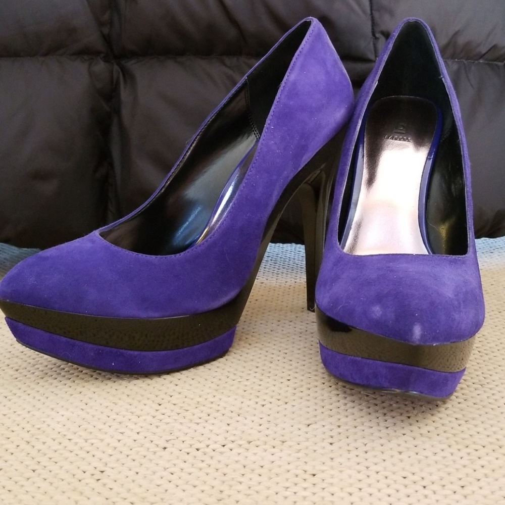 Baker's purple suede heels